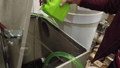 陶瓷廠異味大、被投訴,潔匠現場抽取廢氣做檢測、研制有效除臭劑!.jpg 陶瓷廠異味大、被投訴,潔匠現場抽取廢氣做檢測、研制有效除臭劑!.jpg