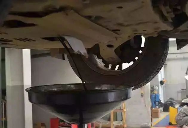 廢機油處理難度大,擺脫“惡臭異味”又有什么方向?.jpg 廢機油處理難度大,擺脫“惡臭異味”又有什么方向?.jpg