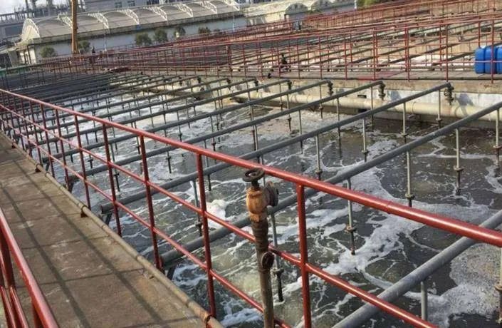 化工廠污水、污泥“臭氣熏天”遭投訴，該如何解決？